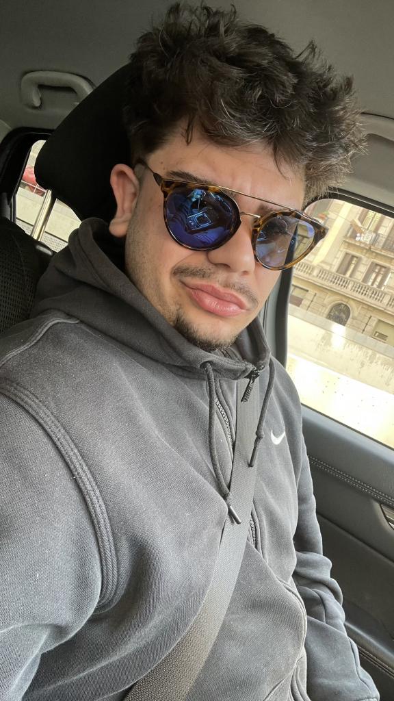 605227519: Chico busca chica en Barcelona