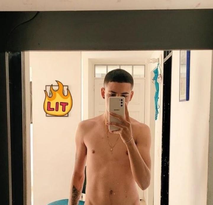 697625075: Chico busca chica en Sevilla