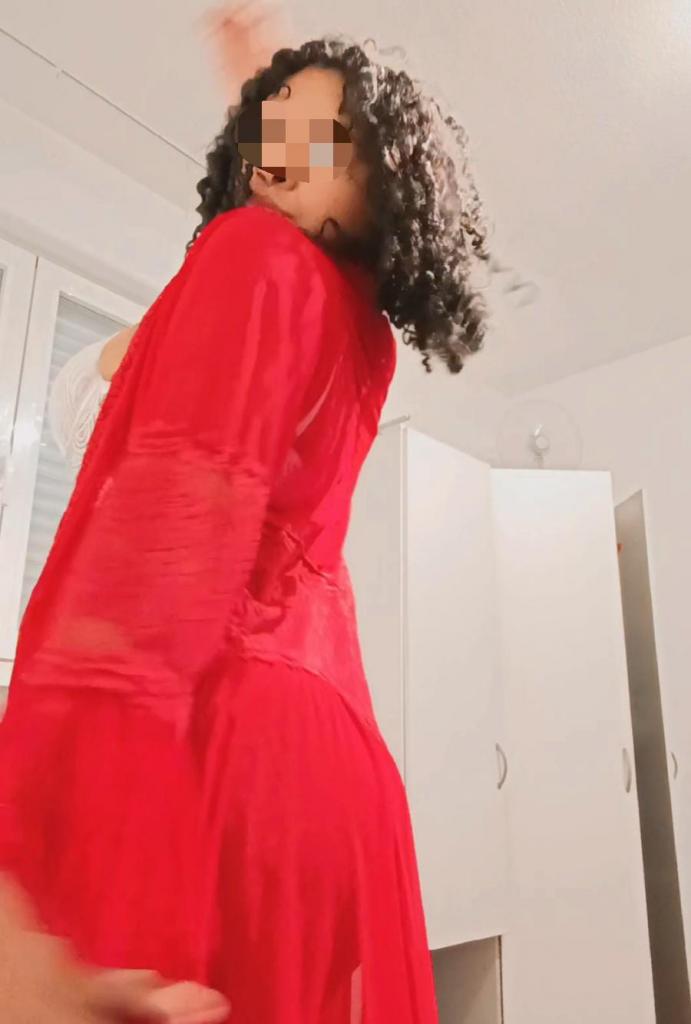 604115035: Chica busca chico en Navarra