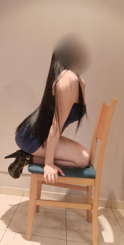 629393529: Chica busca chico en La Coruña