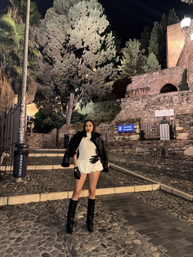 602436229: Chica busca chico en Málaga