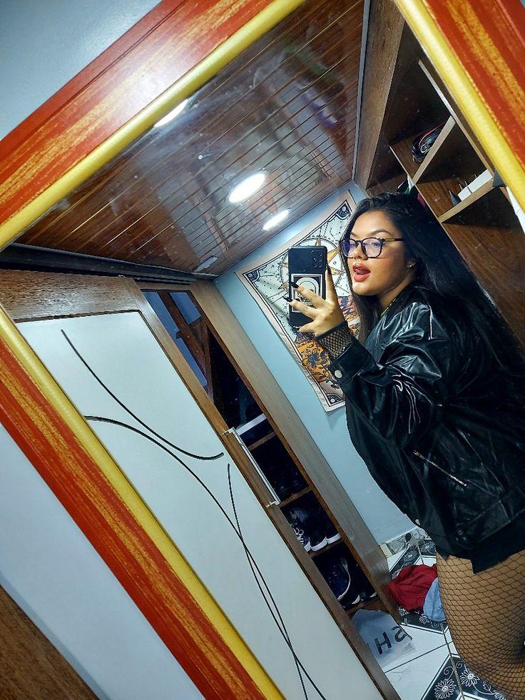 631759115: Chica busca chico en Barcelona