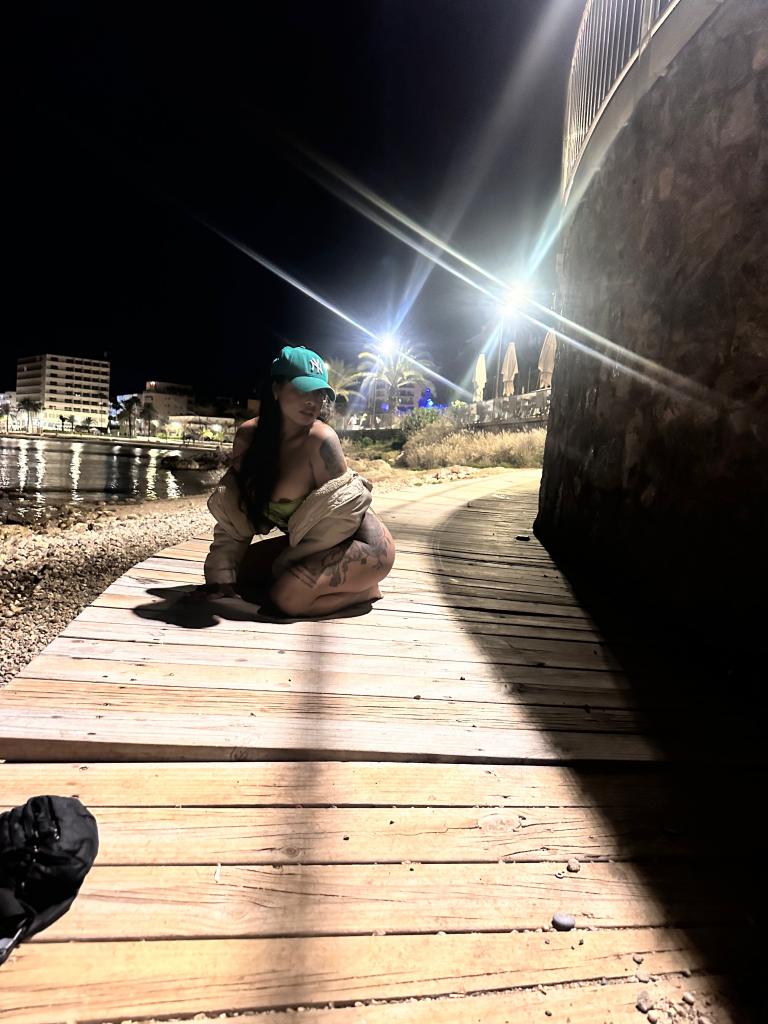 Chica busca chico en Ibiza: 