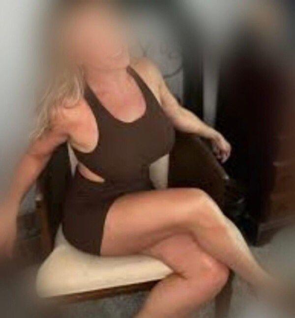 611245461: Chica busca chico en Cádiz