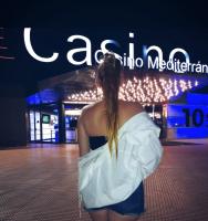 613963369: Chica busca chico en Alicante