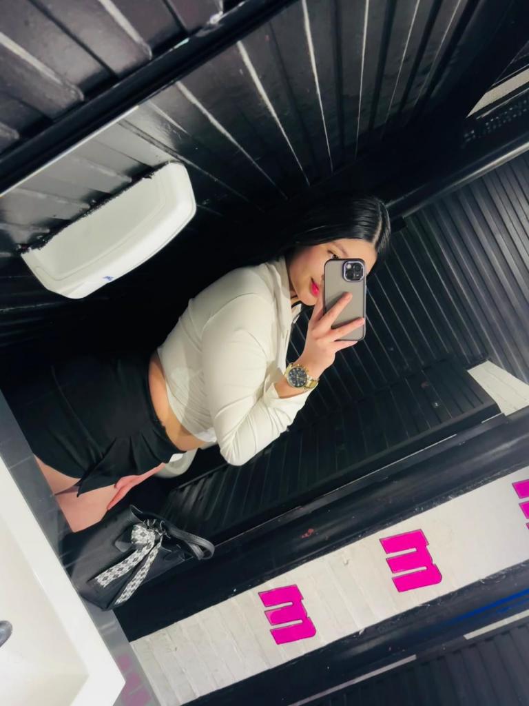 Chica busca chico en Ibiza: 