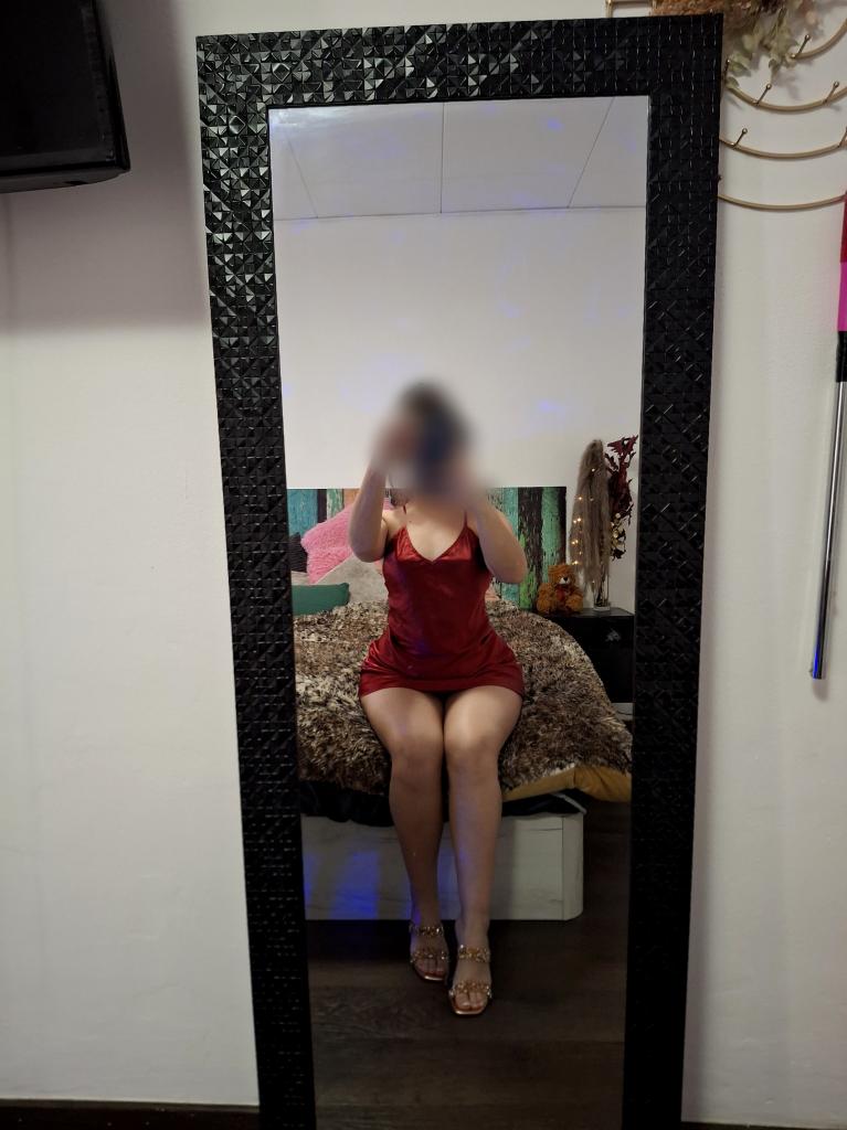 610882282: Chica busca chico en Barcelona