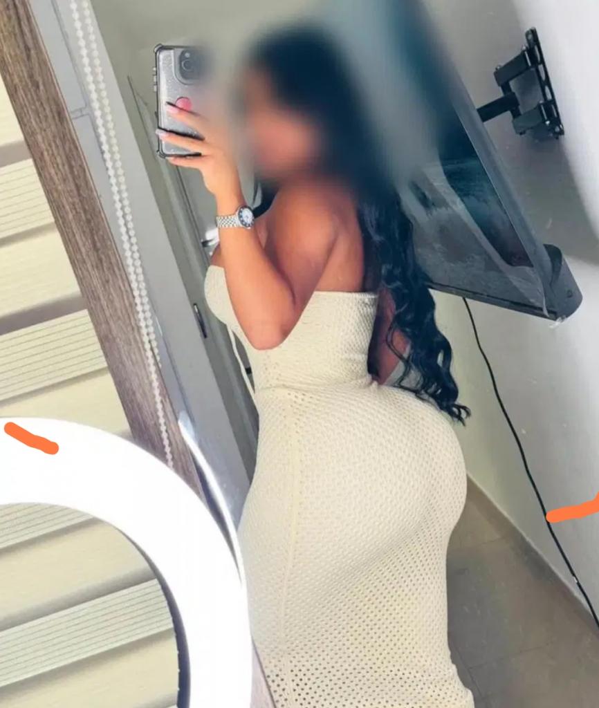 692038278: Chica busca chico en Sevilla