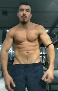 647793551: Chico busca chica en Barcelona