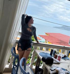 612204049: Chica busca chico en Cádiz