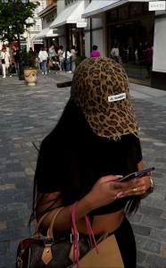 614805558: Chica busca chico en Salamanca