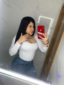 617746381: Chica busca chico en Madrid