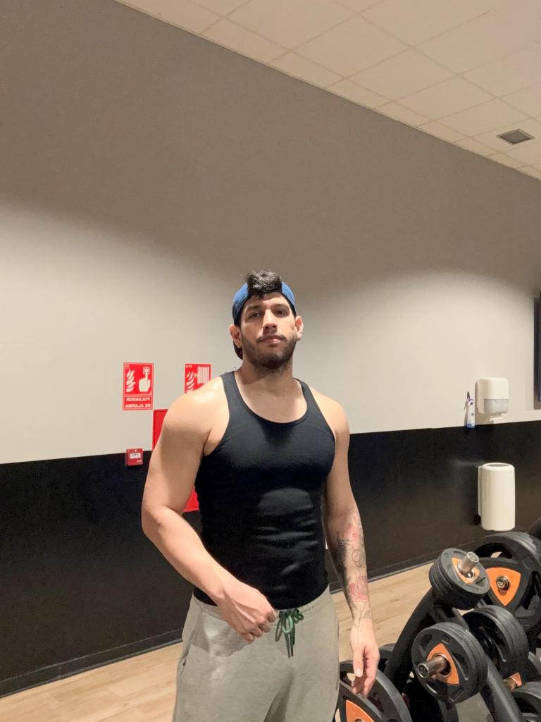 Chico busca chica en Sevilla: 