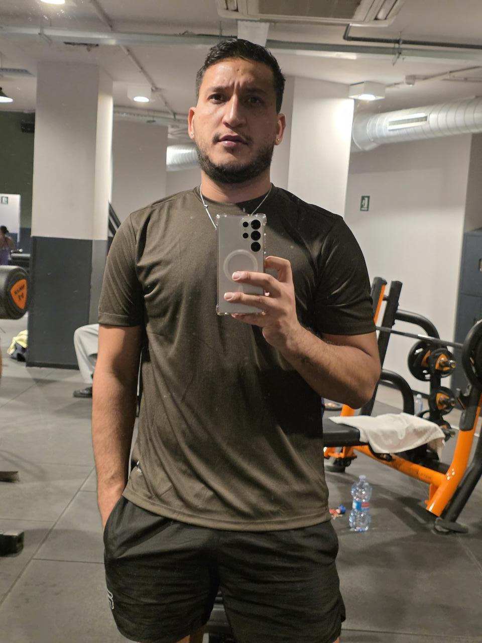 Chico busca chica en Sevilla: 