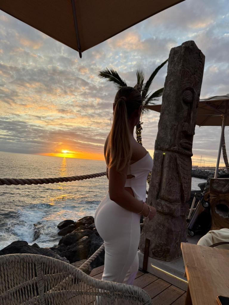 Chica busca chico en Tenerife: 