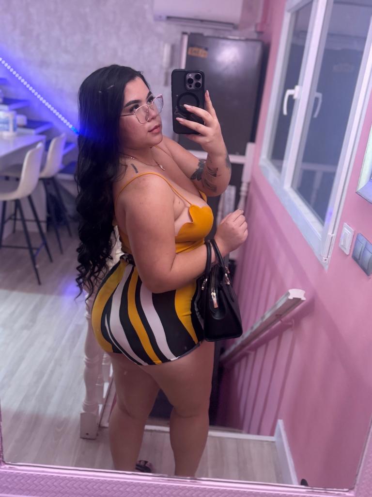 697752729: Chica busca chico en Madrid