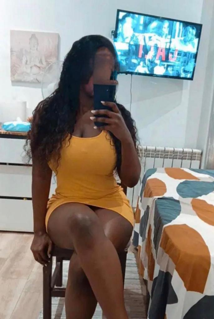 742087893: Chica busca chico en La Coruña