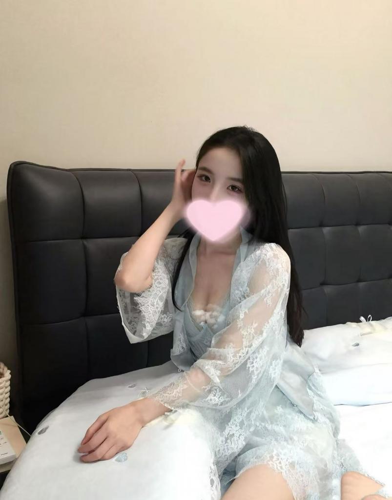 667555818: Chica busca chico en Barcelona