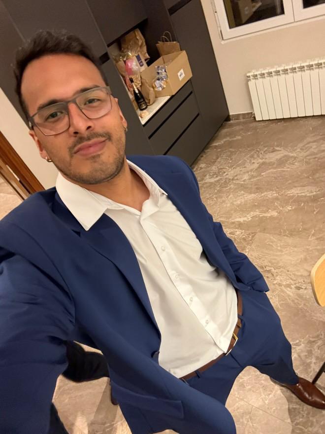 Chico busca chica en Ibiza: 