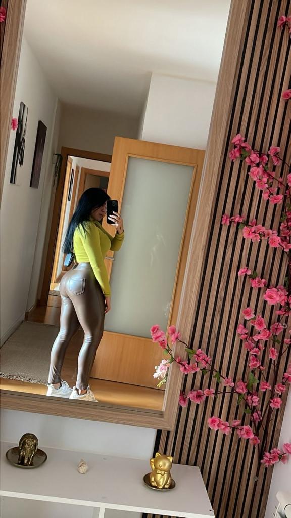 632769437: Chica busca chico en Barcelona