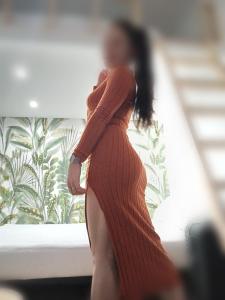 613979473: Chica busca chico en Barcelona