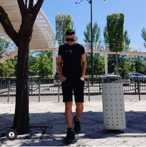 643155179: Chico busca chica en Barcelona