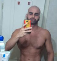 610657829: Chico busca chica en Barcelona