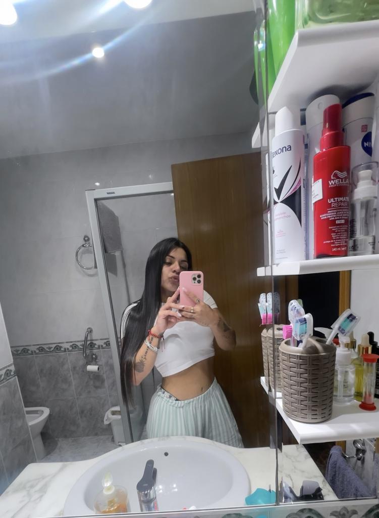 624437839: Chica busca chico en Barcelona