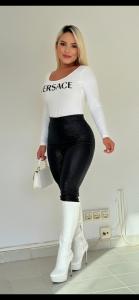 667098431: Chica busca chico en Sevilla