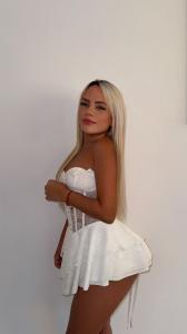 667098431: Chica busca chico en Sevilla