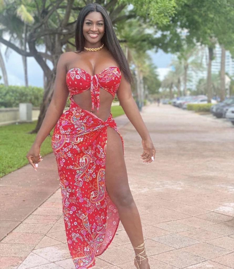 614884961: Chica busca chico en Murcia