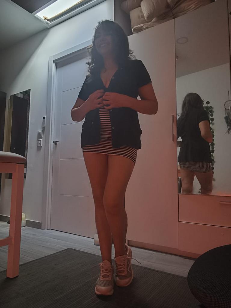 697317494: Chica busca chico en Madrid