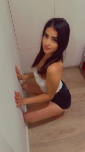 661434137: Chica busca chico en Barcelona