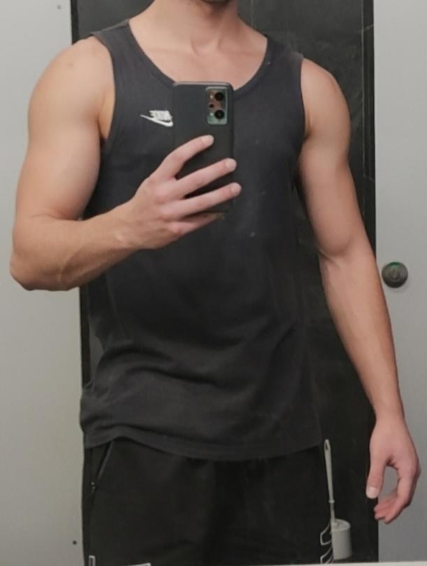 Chico busca chica en Granada: 