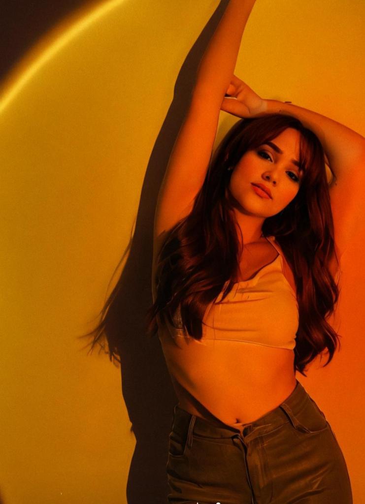 612259980: Chica busca chico en Sevilla