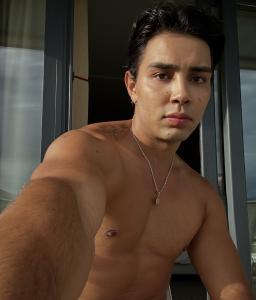 645368094: Chico busca chica en Madrid