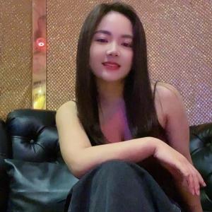 642781397: Chica busca chico en Barcelona