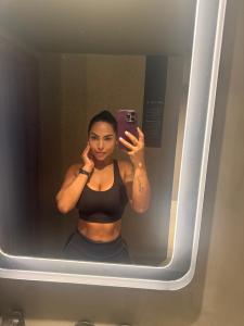 604399237: Chica busca chico en Barcelona