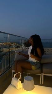 695835696: Chica busca chico en Sevilla