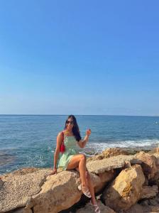 664189923: Chica busca chico en Madrid