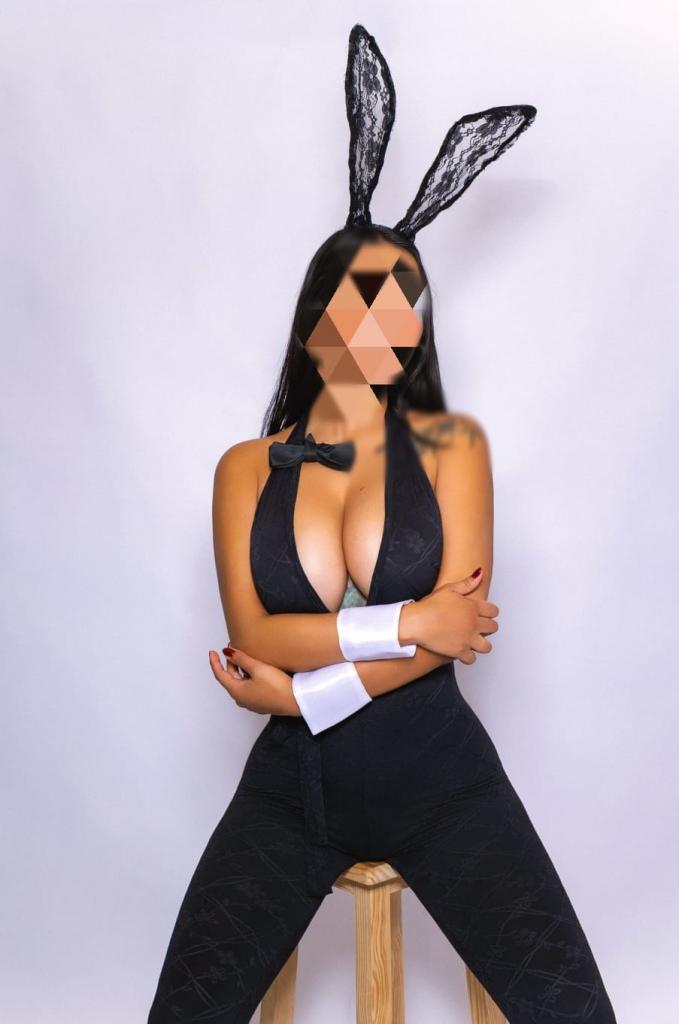 Chica busca chico en Granada: 