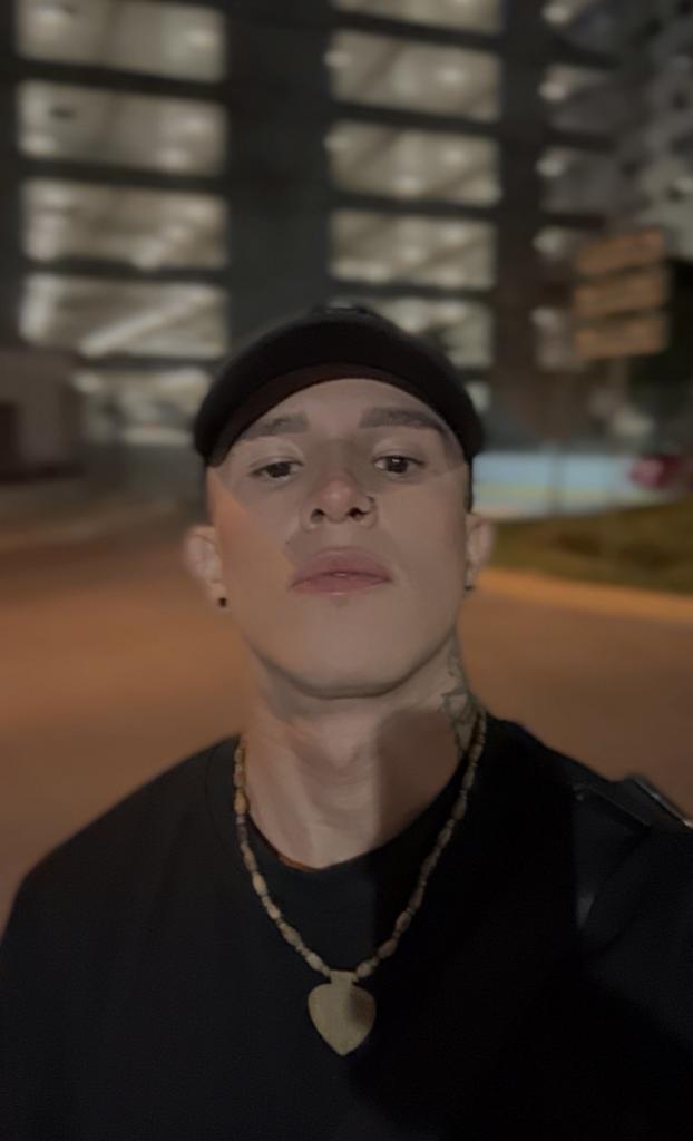 Chico busca chica en Sevilla: 