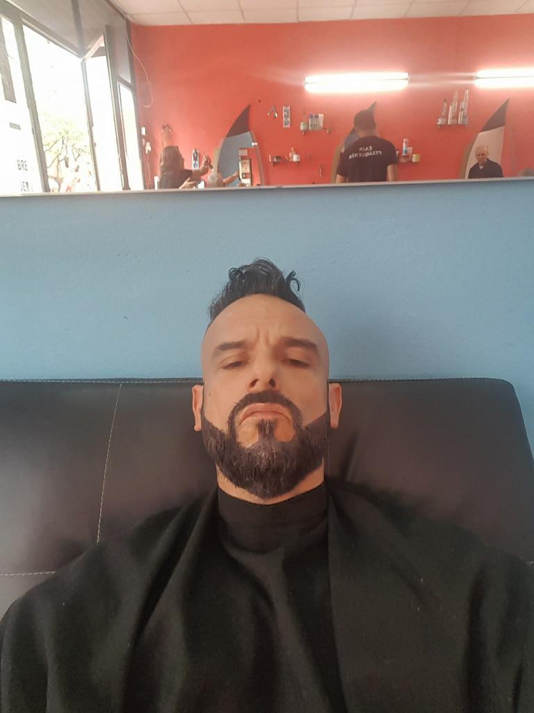 697155343: Chico busca chica en Valencia