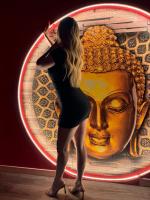 697550630: Chica busca chico en Madrid