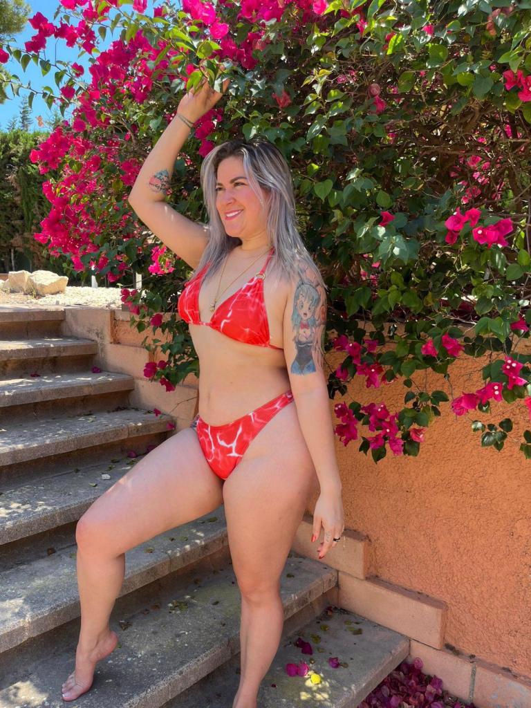 Chica busca chico en Alicante: Chica busca chico