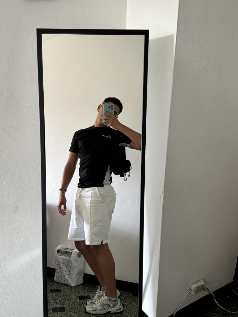 658755101: Chico busca chica en Valencia