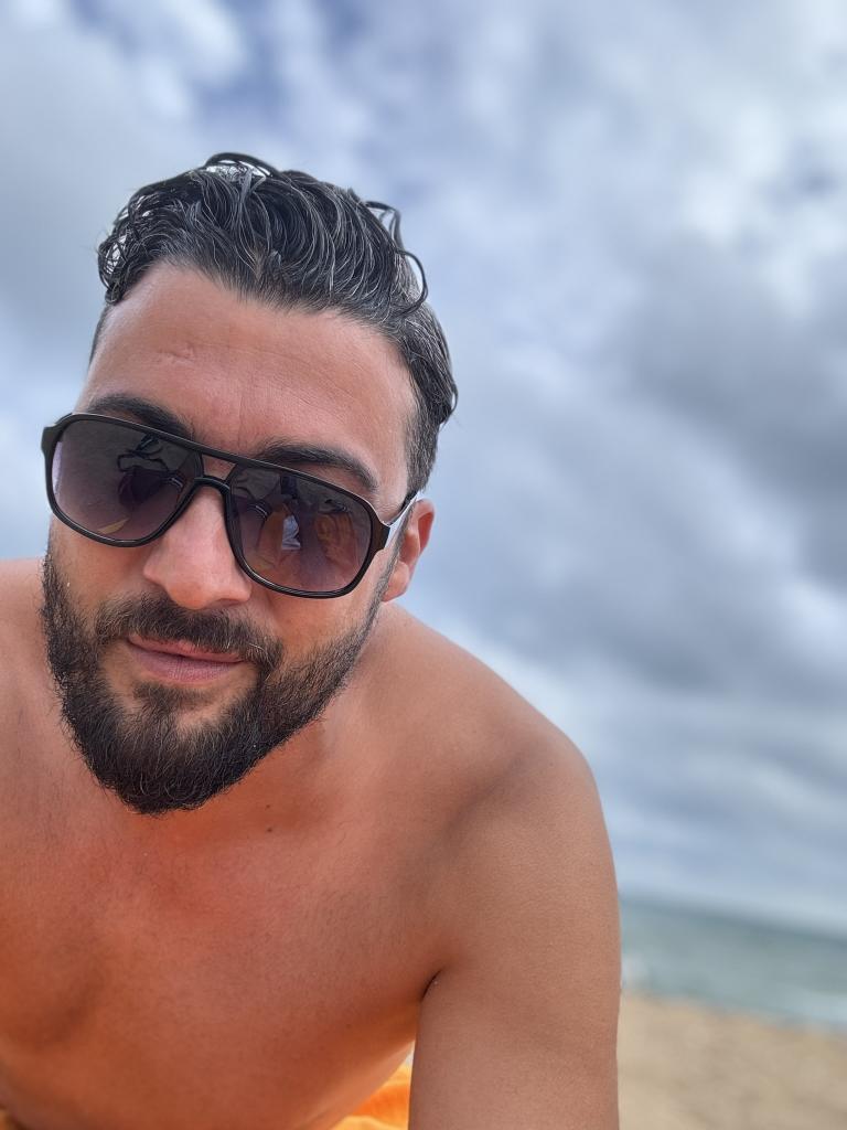 Chico busca chica en Sevilla: 