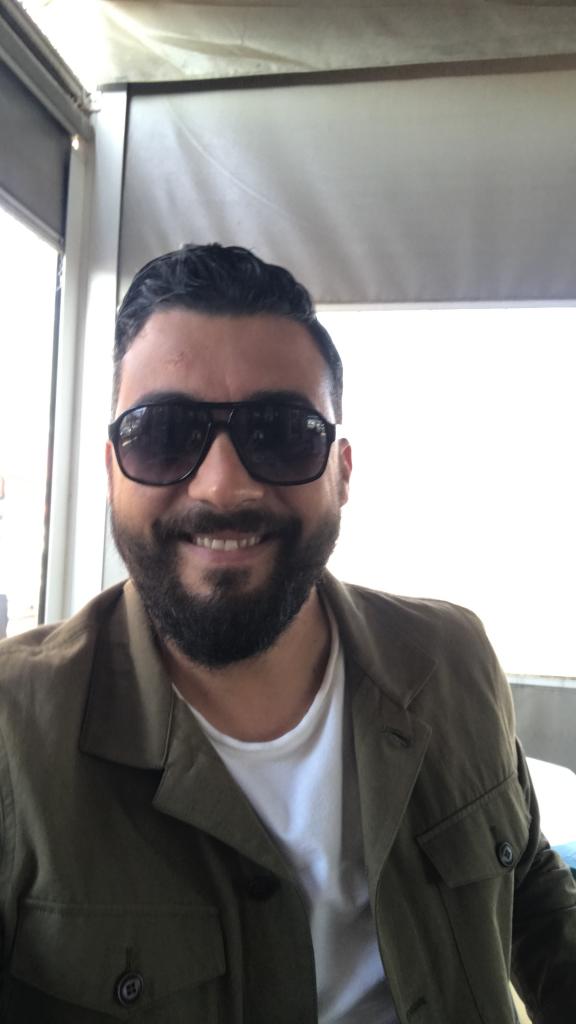 Chico busca chica en Sevilla: 