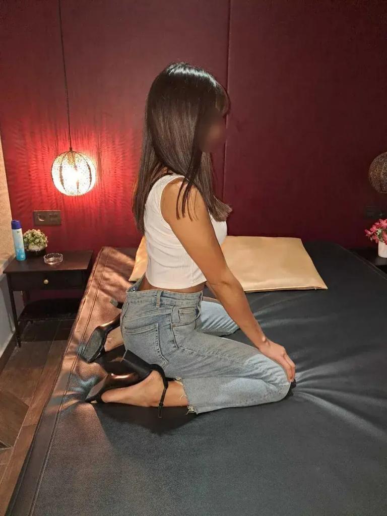 611024229: Chica busca chico en Madrid