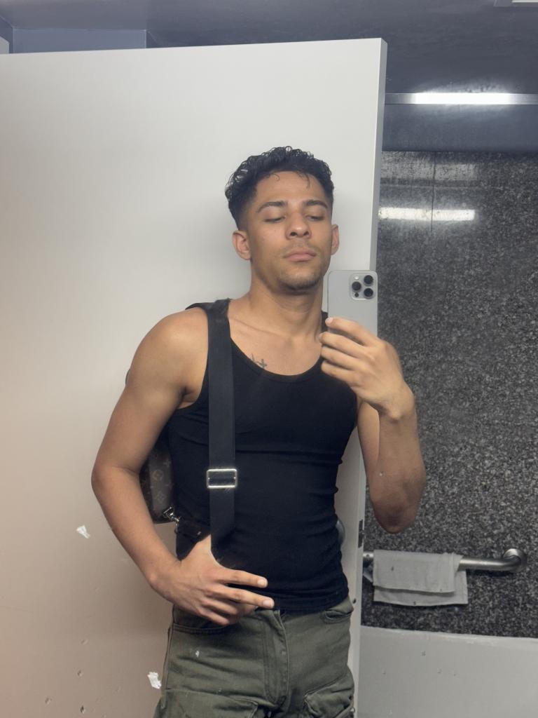 Chico busca chica en Málaga: 